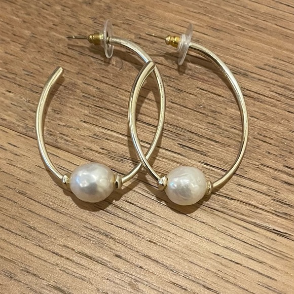 Kendra Scott Regina Gold Hoop Earrings with Pearl Accent - Picture 1 of 3